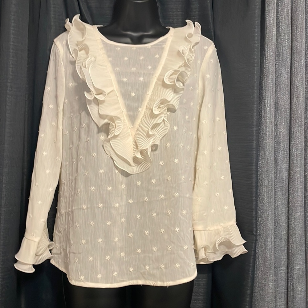 NWT Just one answer adorable ruffled blouse
